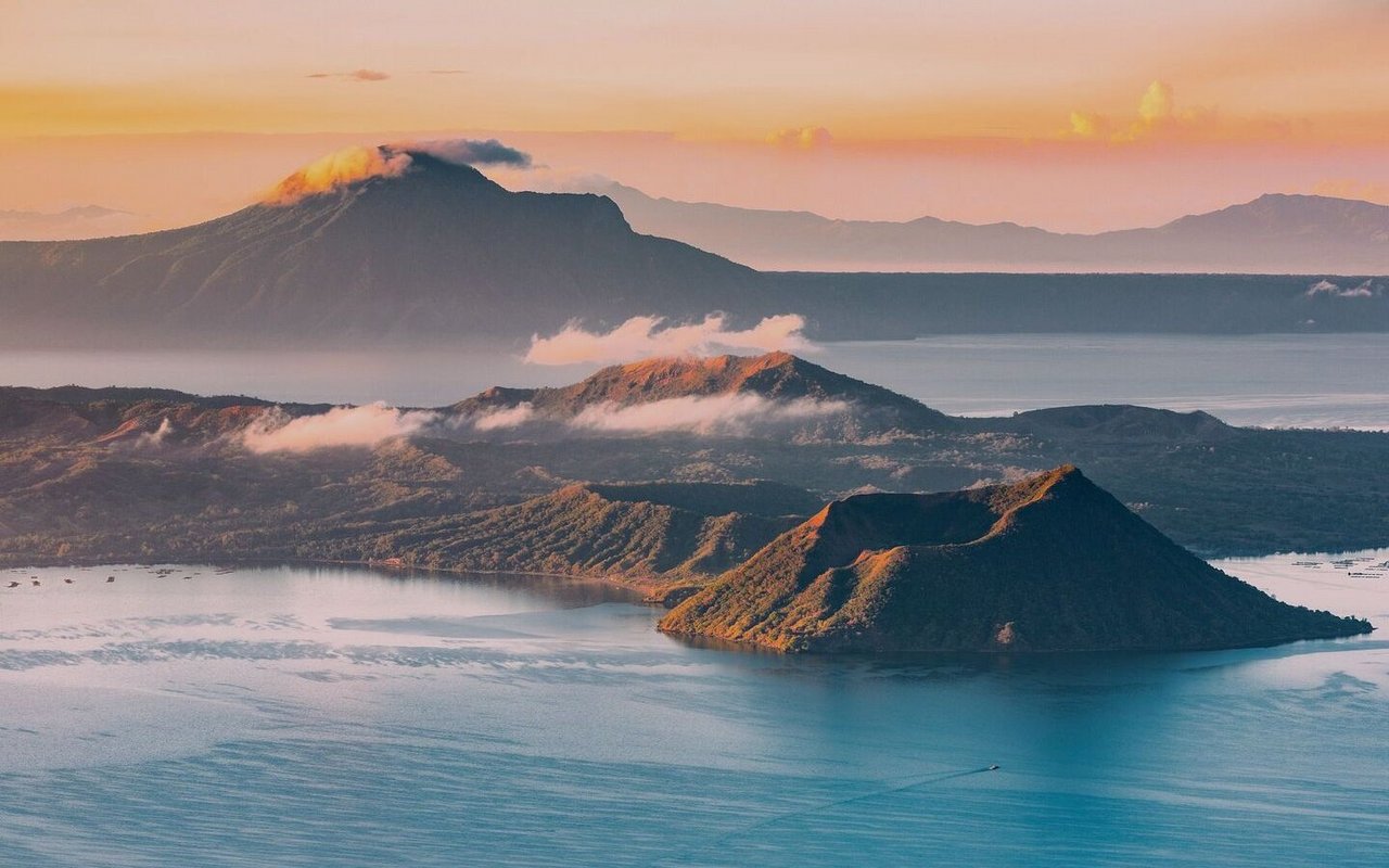 Der Taal unweit der philippinischen Riesenmetropople Manila gilt als einer der gefährlichsten Vulkane der Welt und spuckt regelmässig Aschewolken.