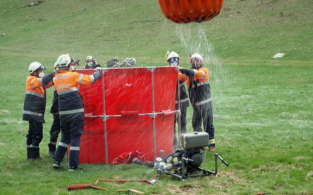 Das Tessin hat spezialisierte Truppen für Waldbrände in schwer zugänglichen Berggebieten.