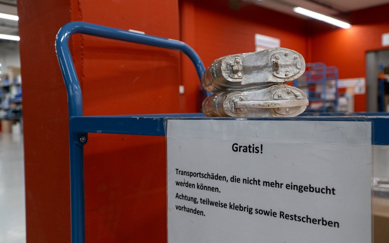 Defekte oder unverkäufliche Ware können
Mitarbeiter mitnehmen, sofern sie das wollen.