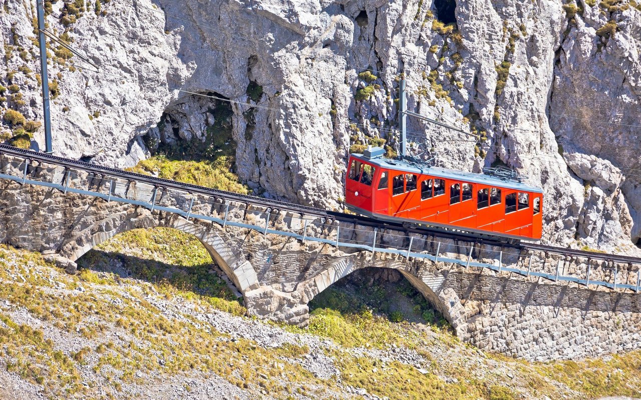 Die Zahnradbahn hinauf auf den Pilatus ist die steilste der Welt. 