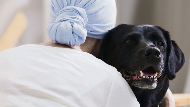 Frau mit Hund
