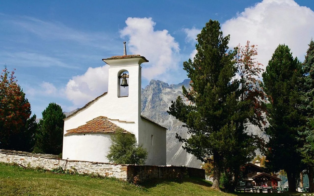 Das Bergkirchlein von Crasta.