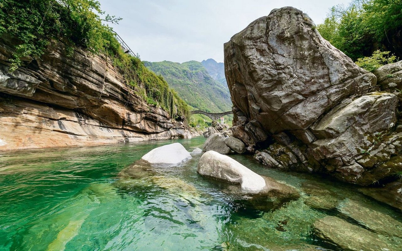 Die Verzasca: Wanderparadies von Sonogno nach Lavertezzo, mit Badestops und einem der reinsten Flüsse der Schweiz.