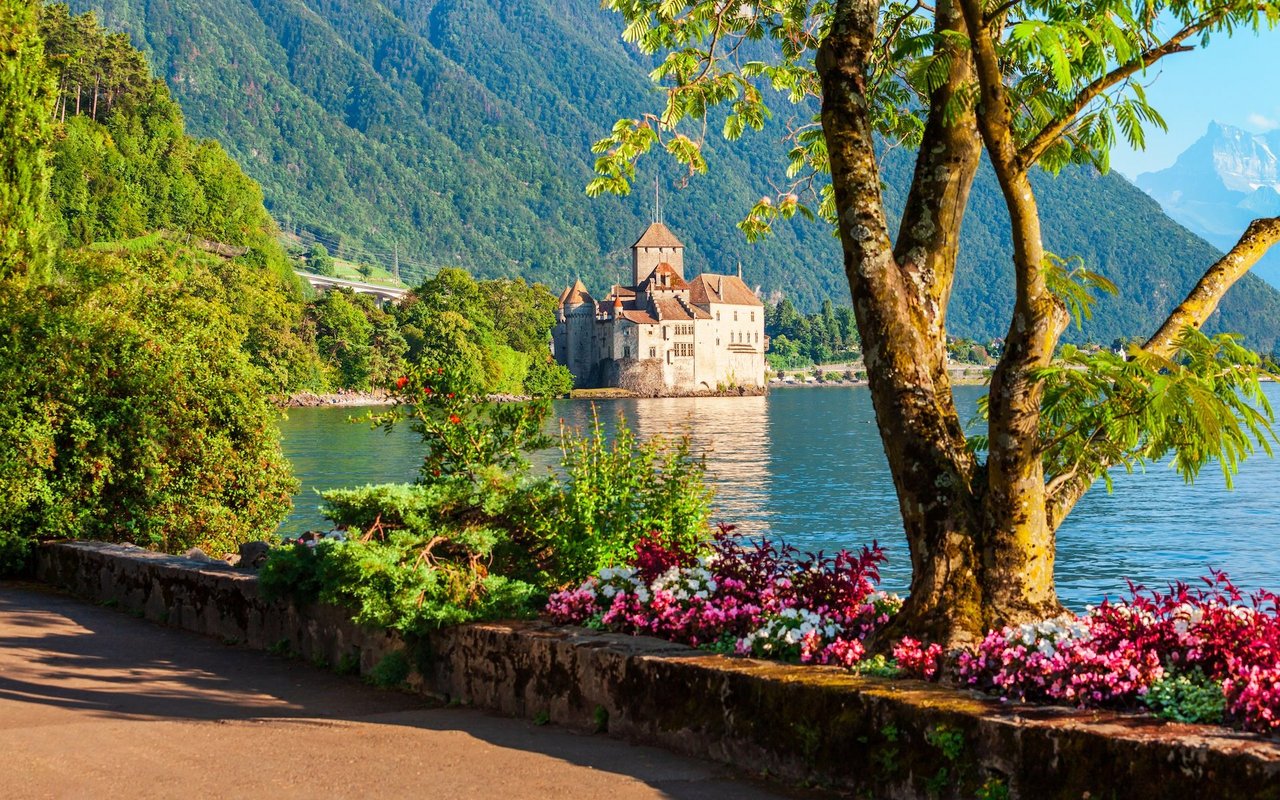 Das Schloss Chillon in Montreux liegt auf dem Rhone Skate entlang des Genfersees. 