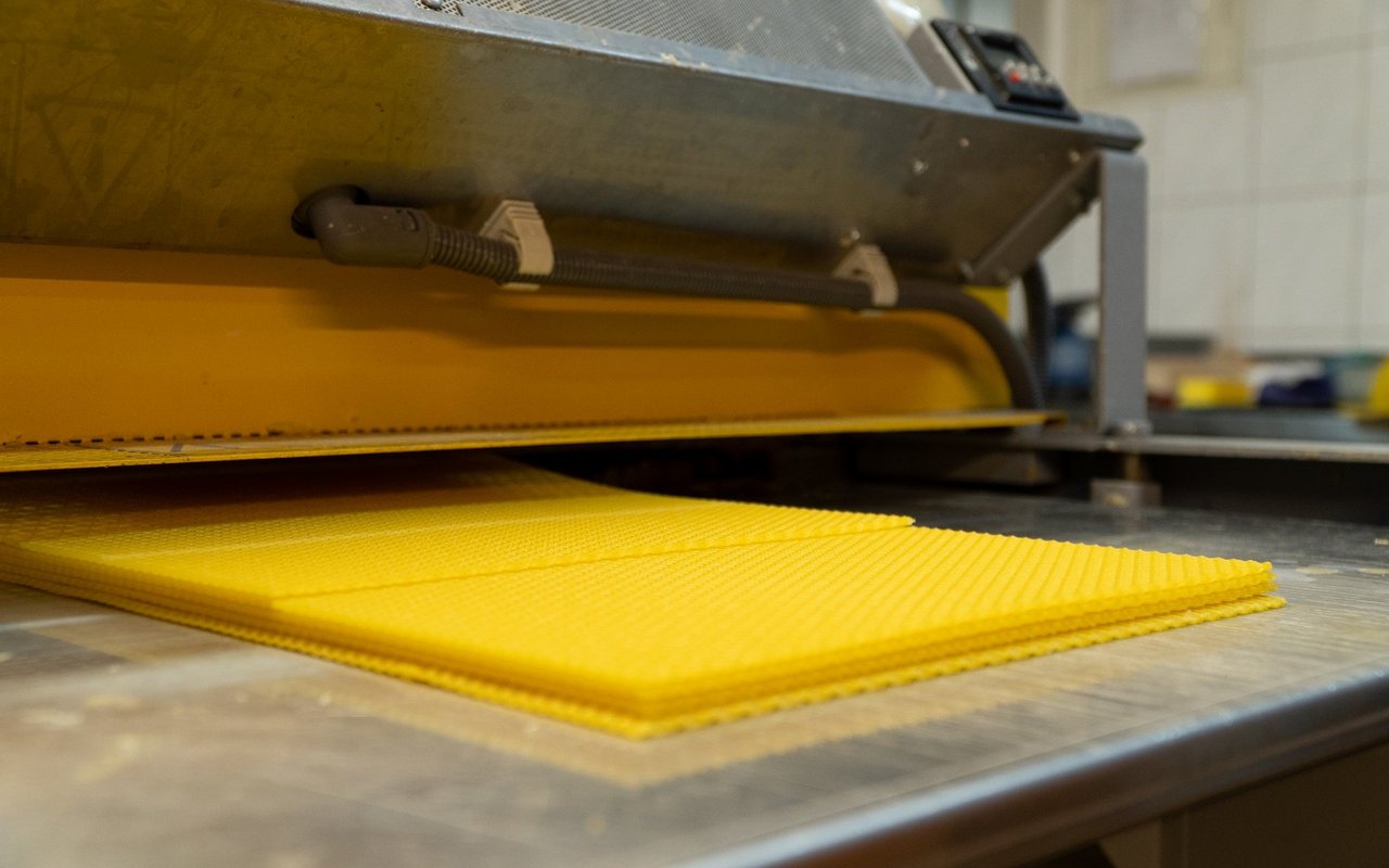 So sieht es aus, wenn die Platten abgekühlt aus der Maschine kommen.