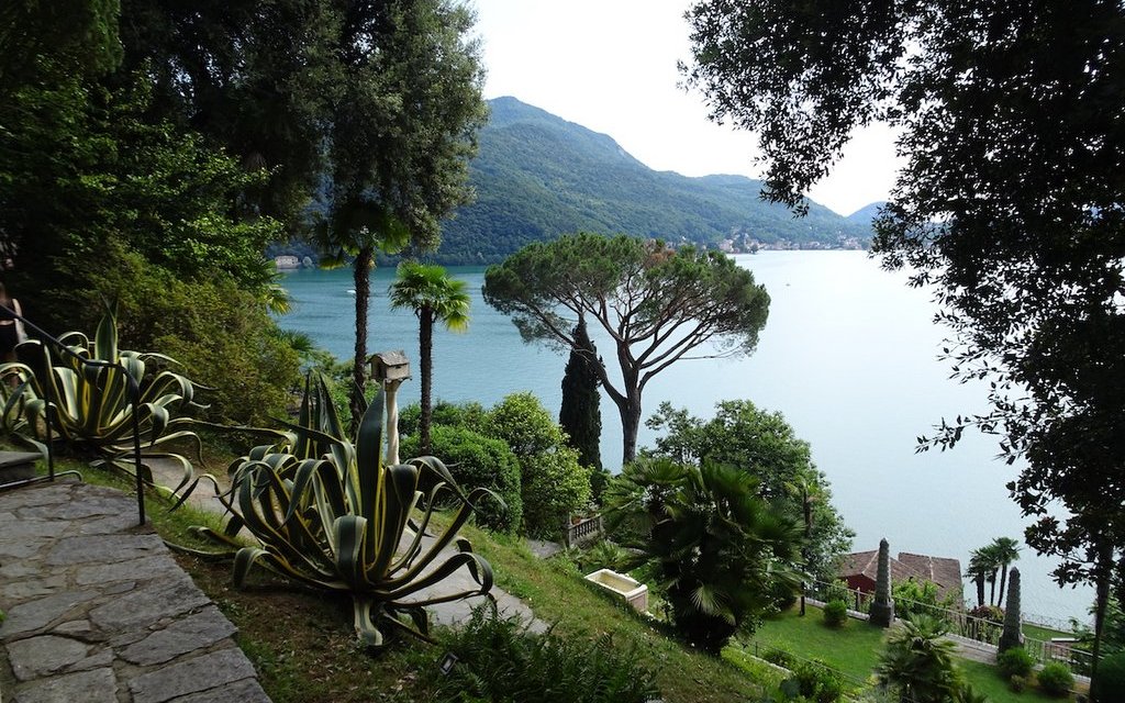 Vom Parco Scherrer aus bieten sich Sichtweisen wie an der mediterranen Küste. 