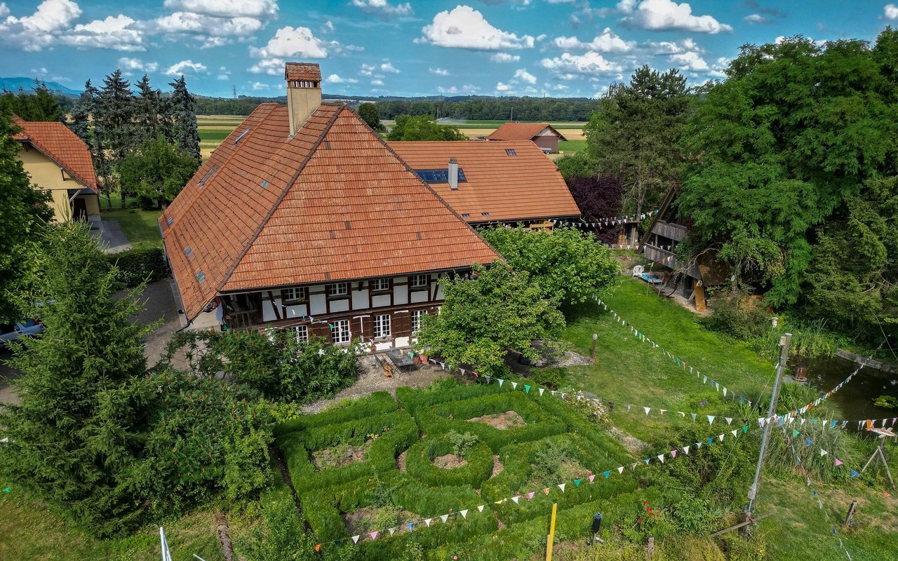 Die Freunde haben sich in diesem Haus in Kappelen bei Lyss eine WG eingerichtet.