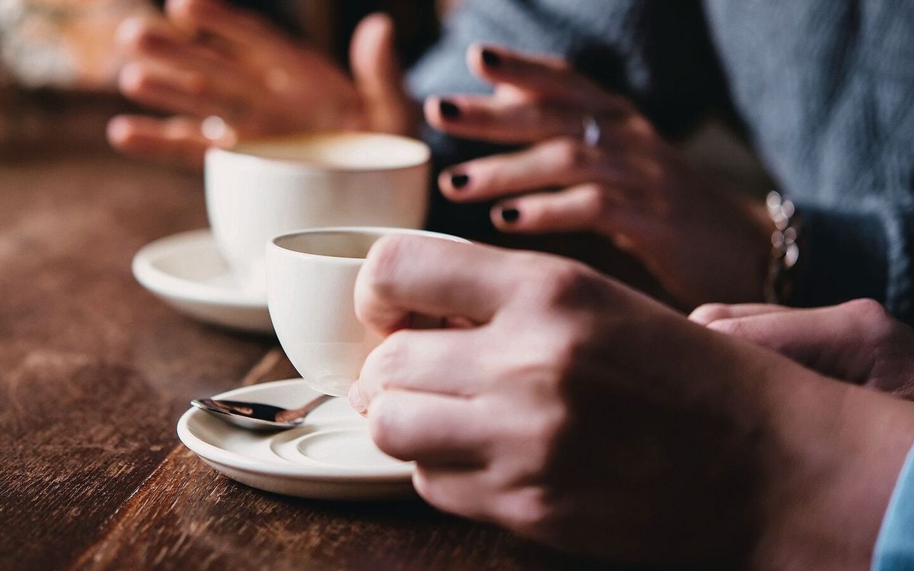 Mehr als 1000 Tassen Kaffe pro Jahr konsumieren Frau und Herr Schweizer.