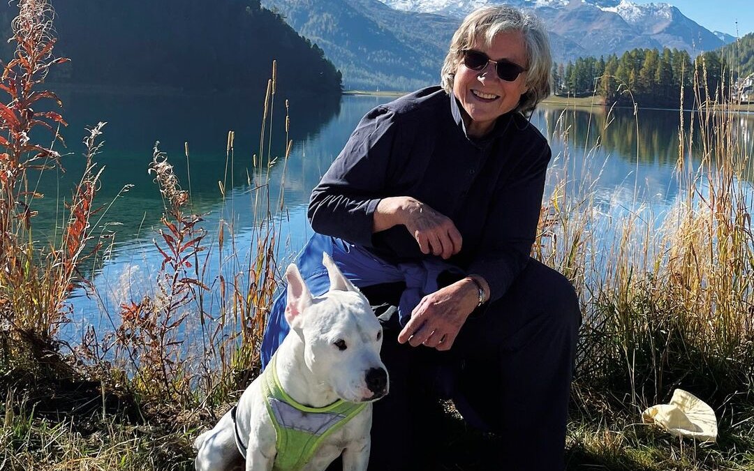 Regula Schwarzenbach, einst Präsidentin des Tierschutzvereins SPA Fribourg, erinnert sich an die Missstände mit Bullterrier und Co.