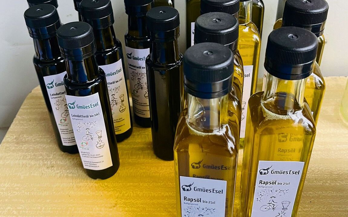 Das im "Gmüesesel" produzierte Öl wird in Läden in der Umgebung verkauft. 