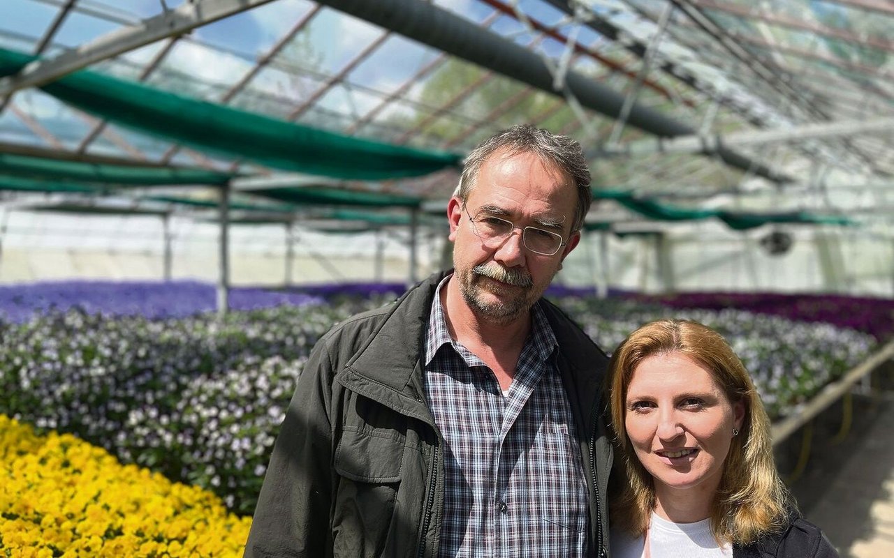 David Frey (links) und Fationa Kadriu haben Speiseblumen zu ihrem Beruf gemacht.